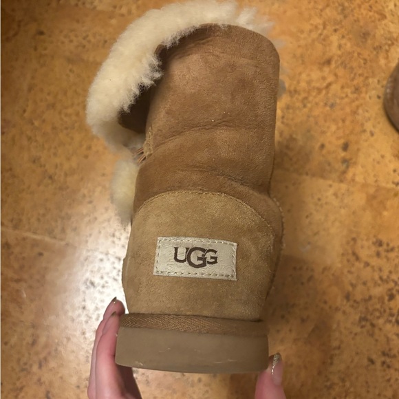 Women’s classic bailey button uggs Size: 5 - Picture 5 of 13
